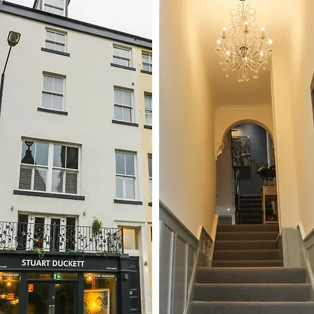 One Mulgrave Place Semesterbostad